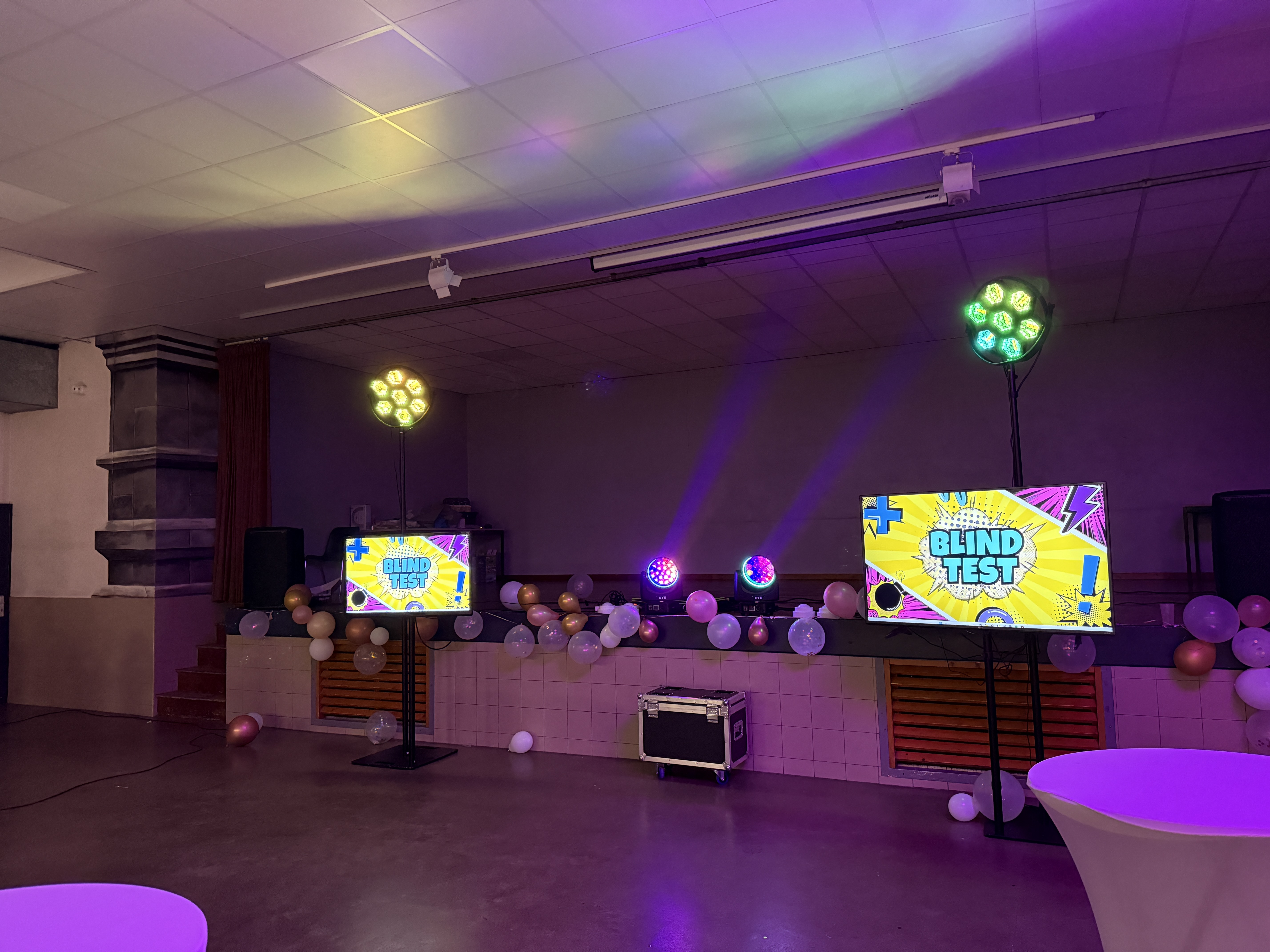 Animation blind test soirée avec écrans et lumières
